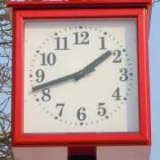 Egy vagy kétoldalas nagyméretű órák / PI-N Négyzetes tokozatú fém analóg órák