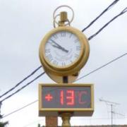 Köztéri utcai órák / PI-K40-V-alakban álló Kétoldalas Üvegszálas analóg zsebóra